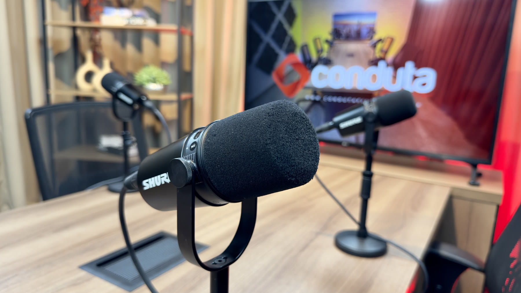 Microfone Shure em primeiro plano